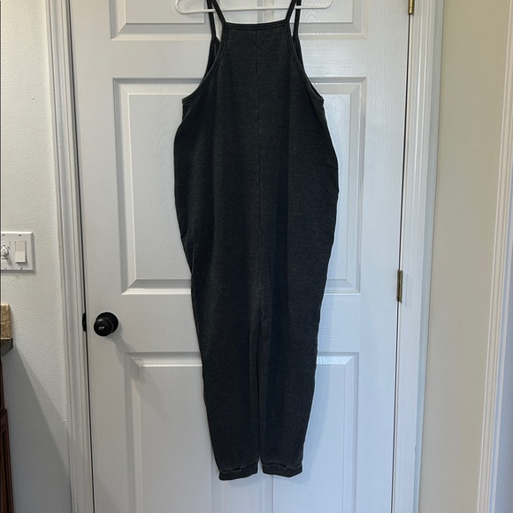 Black Sleeveless Jumpsuit - Picture 4 of 6